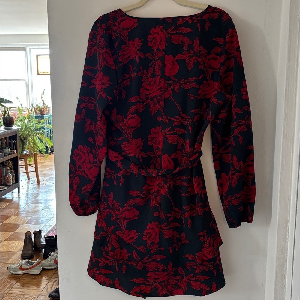 ✨NWT✨ Floral Red and Black Wrap Dress Size Large - Picture 7 of 7